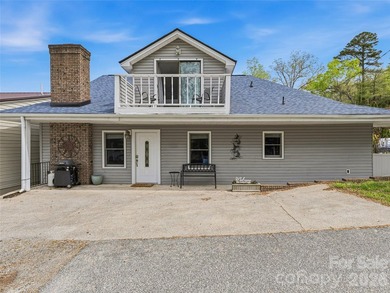 Perfect location for the Lake Lure vacation home buyer seeking - photo 26