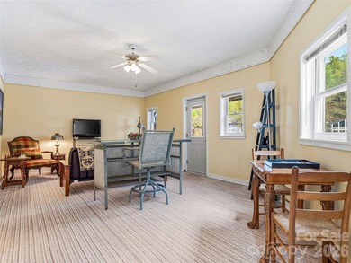 Perfect location for the Lake Lure vacation home buyer seeking - photo 32
