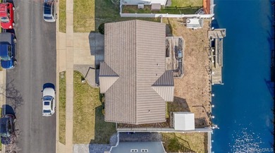 Waterfront high ranch offering 4 bedrooms and 2 full baths, set - photo 2