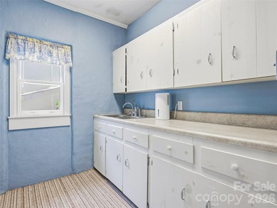 Perfect location for the Lake Lure vacation home buyer seeking - photo 37