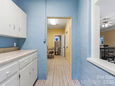 Perfect location for the Lake Lure vacation home buyer seeking - photo 38