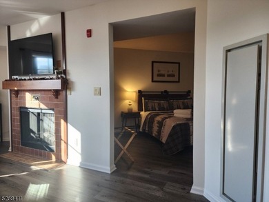 Stunning Pool & Ski Mountain Views!! This very rare Studio Plus - photo 42