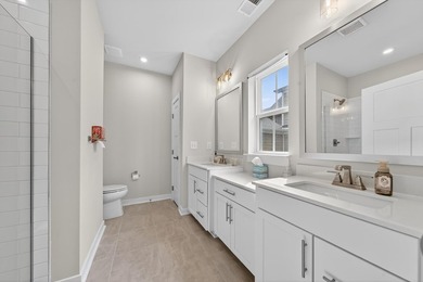 Like new, move in ready home with an open floor plan and lots of - photo 18