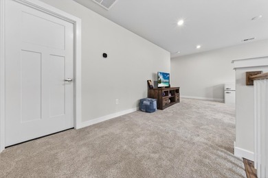 Like new, move in ready home with an open floor plan and lots of - photo 27