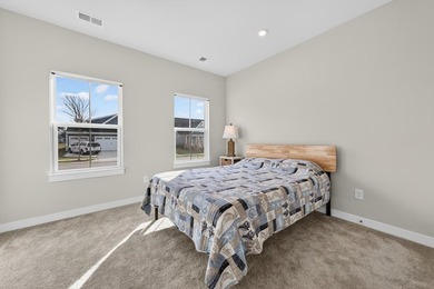 Like new, move in ready home with an open floor plan and lots of - photo 33