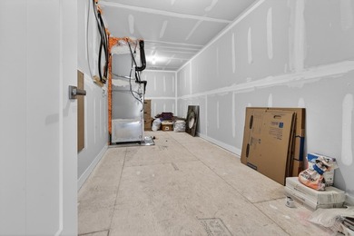Like new, move in ready home with an open floor plan and lots of - photo 40