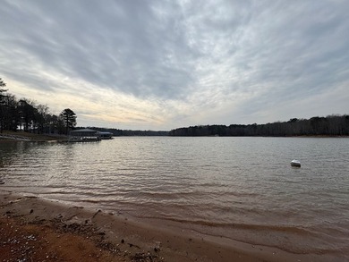 Welcome to your opportunity to own a slice of lake life in the - photo 6