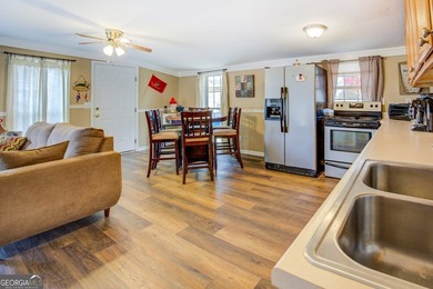 LOCATION, LOCATION, LOCATION... Big price reduction on this cozy - photo 13