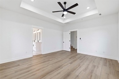 Stunning 2,890 sq ft brick estate on a private .47-acre - photo 20