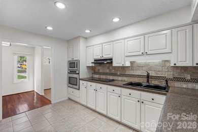 Welcome to 7619 Mariner Cove Drive in the highly sought-after - photo 33