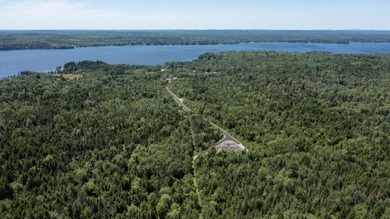 Enjoy all seasons with unlimited lake access via the large - photo 18