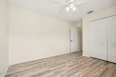 Discover the perfect blend of comfort and convenience in this - photo 18