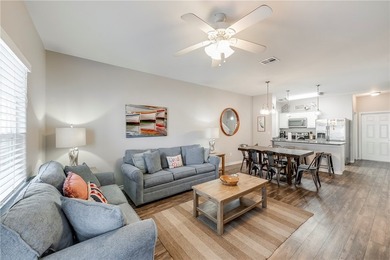 Well decorated two bedroom three bathroom townhome that sleeps - photo 3