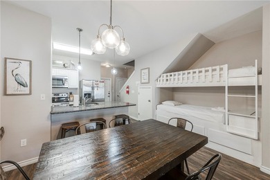 Well decorated two bedroom three bathroom townhome that sleeps - photo 7