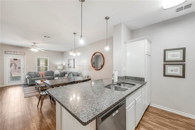 Well decorated two bedroom three bathroom townhome that sleeps - photo 9