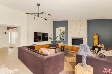 Located in the coveted Santa Monica Canyon, this reimagined - photo 4