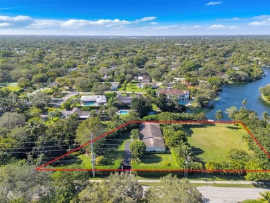 Discover a rare opportunity in Pinecrest with this beautifully - photo 2