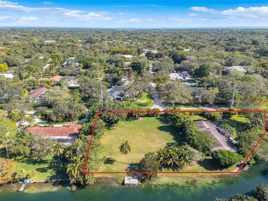 Discover a rare opportunity in Pinecrest with this beautifully - photo 3