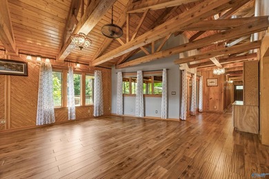 Welcome to your lake getaway with endless possibilities! Whether - photo 19