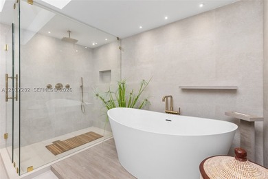 The Only One-of-One Trophy Combination Residence at Peninsula - photo 34
