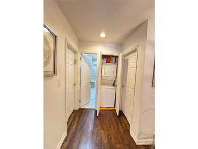 Private entrance beautiful garden apartment on first floor with - photo 12