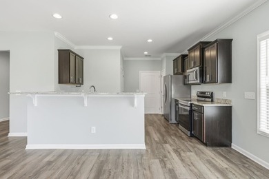 Check out this awesome 3 bed/2 bath home located just minutes - photo 17