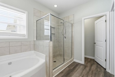 Check out this awesome 3 bed/2 bath home located just minutes - photo 32
