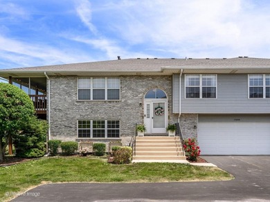 (private lake, pond, creek) Townhome/Townhouse Active Under Contract in Orland Park Illinois