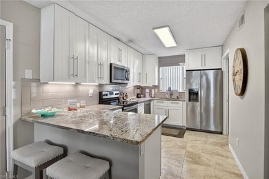 Welcome to your beautifully remodeled Oasis in the heart of - photo 8