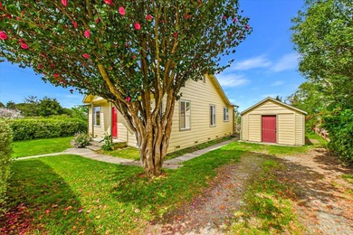 Cute as a button, clean and ready for you to move in and enjoy - photo 4