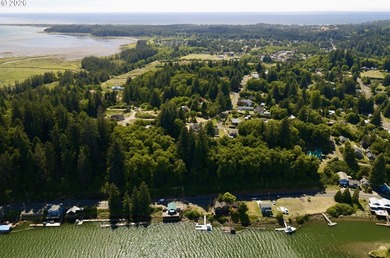 Perched above charming downtown Nehalem, this remodeled coastal - photo 33