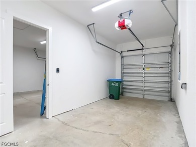 Welcome to 620 SW 26th Street, Cape Coral! This stunning - photo 34