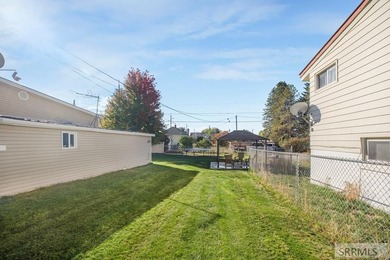 Oversized Corner Lot! Welcome to this beautifully maintained - photo 39