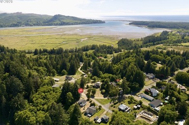 Perched above charming downtown Nehalem, this remodeled coastal - photo 40