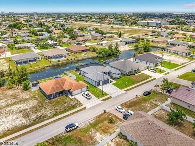 Welcome to 620 SW 26th Street, Cape Coral! This stunning - photo 48