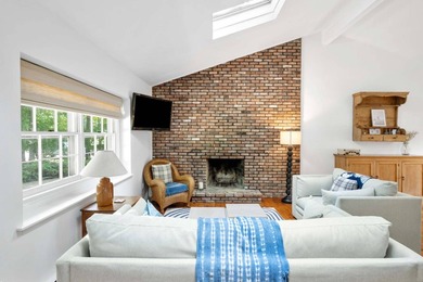 Located perfectly between East Hampton Village, Amagansett - photo 3
