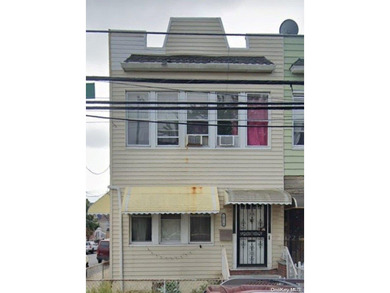 East River Townhome/Townhouse Sale Pending in East Elmhurst New York