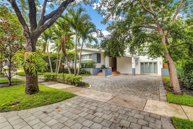 Located in Bay Heights, this 4-bedroom, 4.5-bath residence - photo 3