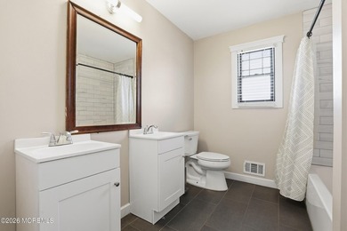 Beautiful Home in the Highly desirable Silverton Area on a - photo 11