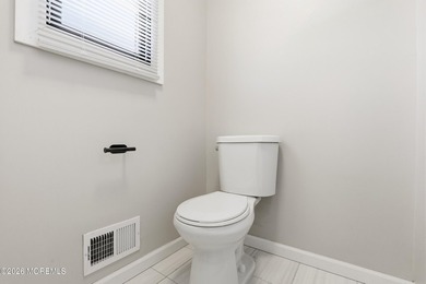 Beautiful Home in the Highly desirable Silverton Area on a - photo 12