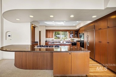An extraordinary sanctuary of living & landscape, set on more - photo 13