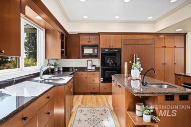 An extraordinary sanctuary of living & landscape, set on more - photo 14