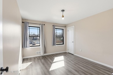 Beautiful Home in the Highly desirable Silverton Area on a - photo 14