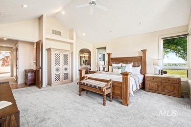 An extraordinary sanctuary of living & landscape, set on more - photo 20