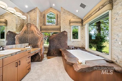 An extraordinary sanctuary of living & landscape, set on more - photo 21