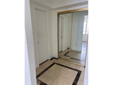 Beautiful 4th-floor condo with stunning lake views in North