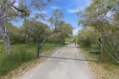 Nestled just minutes from the coast, this beautiful horse - photo 3