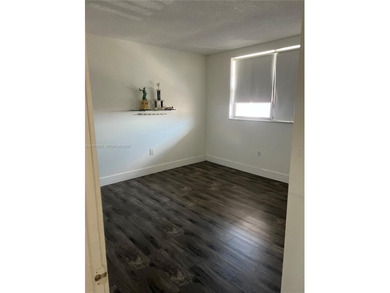 Beautiful 4th-floor condo with stunning lake views in North