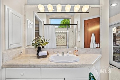 An extraordinary sanctuary of living & landscape, set on more - photo 28