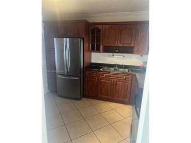 Beautiful 4th-floor condo with stunning lake views in North